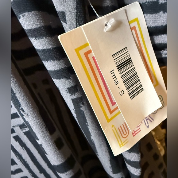 Size Small NWT LulaRoe Irma top - Picture 3 of 3